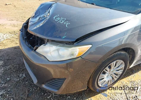 2013 Toyota Camry Le z USA, uszkodzony, nr VIN 4T4BF1FK8DR277162